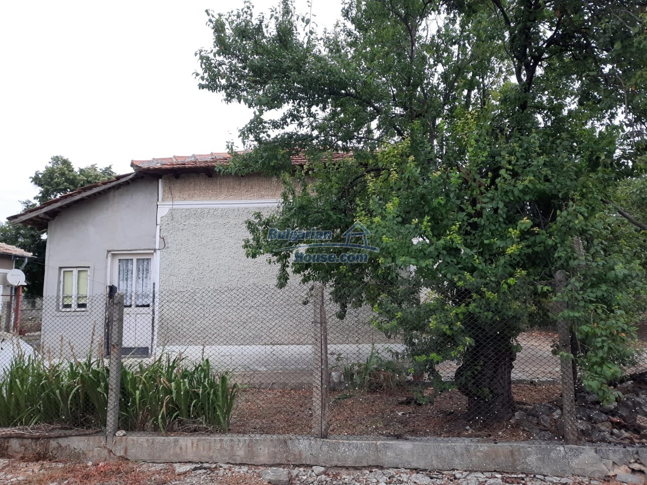 14255:3 - Cheap property with a good roof only 35 km from Balchik