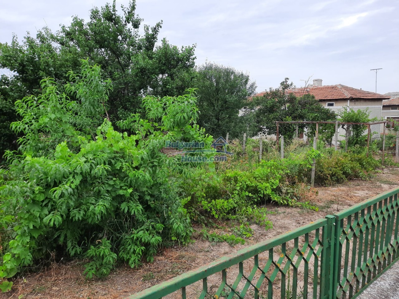 14255:12 - Cheap property with a good roof only 35 km from Balchik