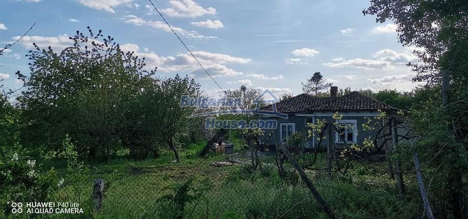 14303:1 - CHEAP BULGARIAN HOUSE 13km from General Toshevo, Dobrich area 
