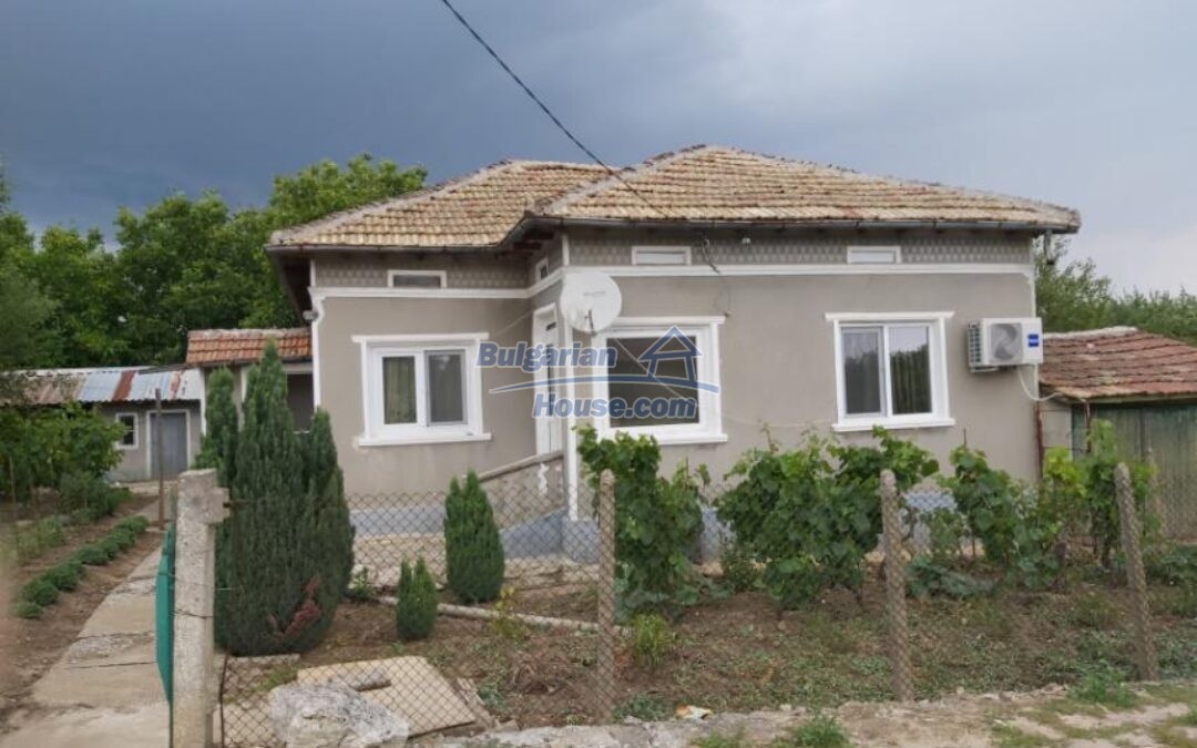 14306:1 - Bulgarian property in good condition 35 km from Dobrich city