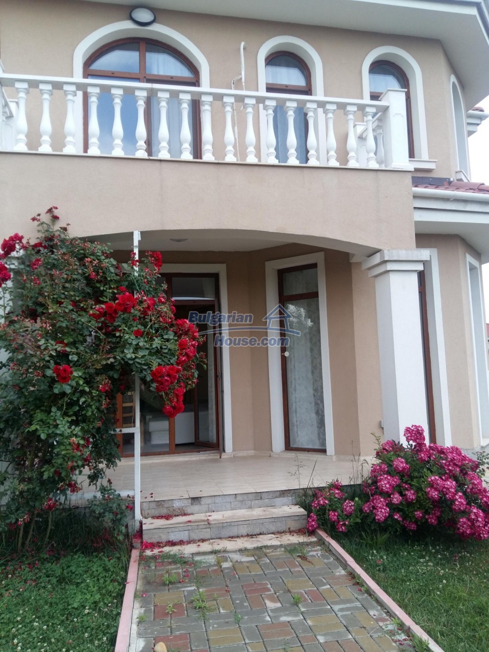 14333:11 - A new two -storey house 3km from seaside