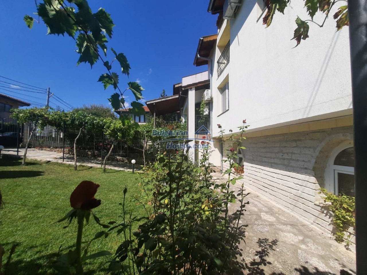 14345:1 - A three -storey house with 6 bedrooms BALCHIK