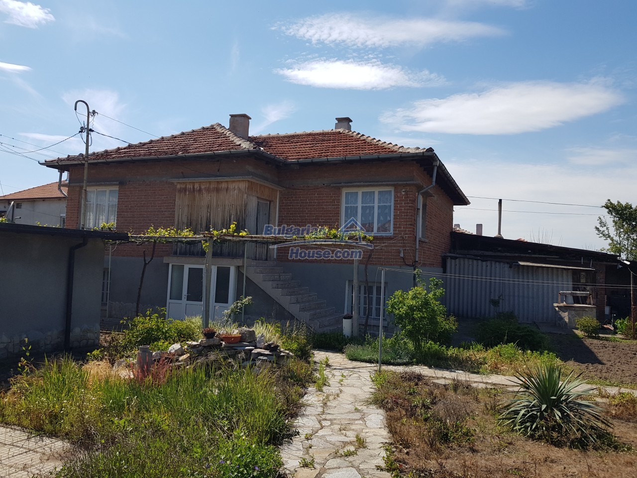 14411:2 - House with swimming pool, former shop , garage in Zlato Pole 