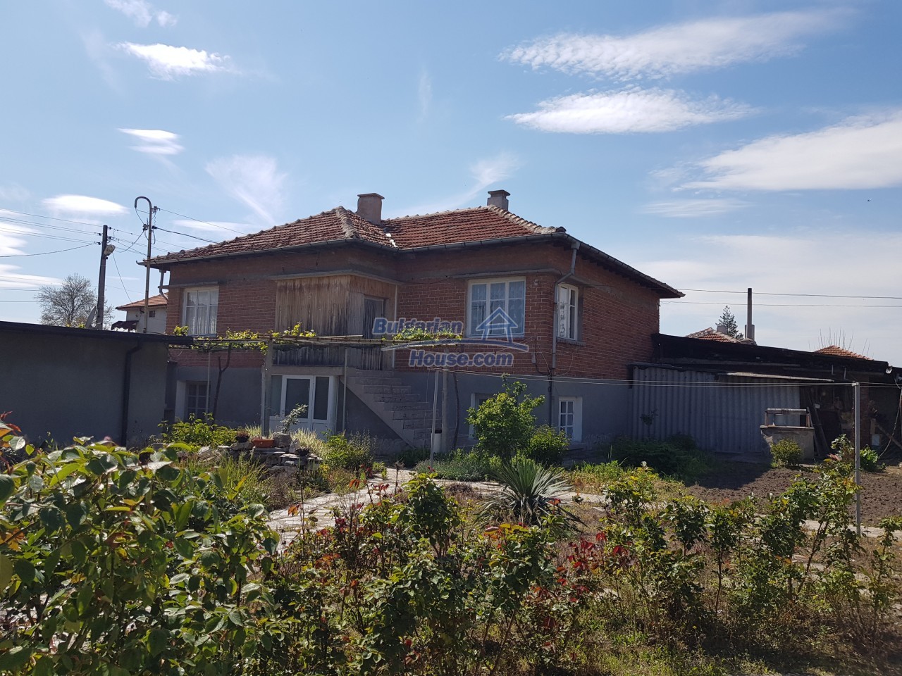 14411:10 - House with swimming pool, former shop , garage in Zlato Pole 