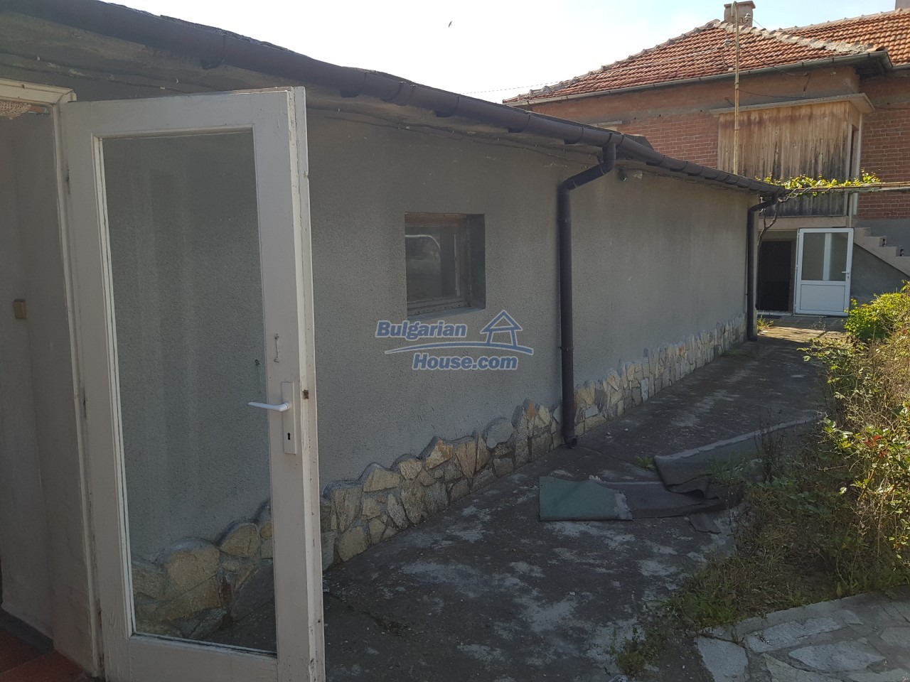 14411:77 - House with swimming pool, former shop , garage in Zlato Pole 
