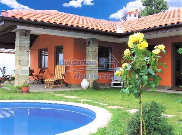 14441:1 - Furnished house 200 meters from the beach in Kranevo
