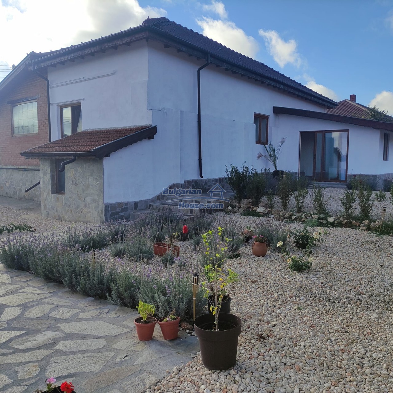 14456:37 - One-story house with a pool 7 km from Balchik