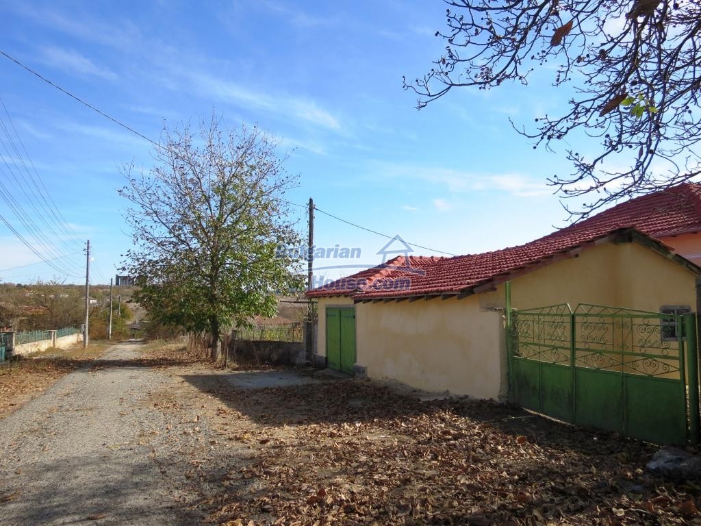 14435:13 -  Big House with a new roof 7 km from General Toshevo