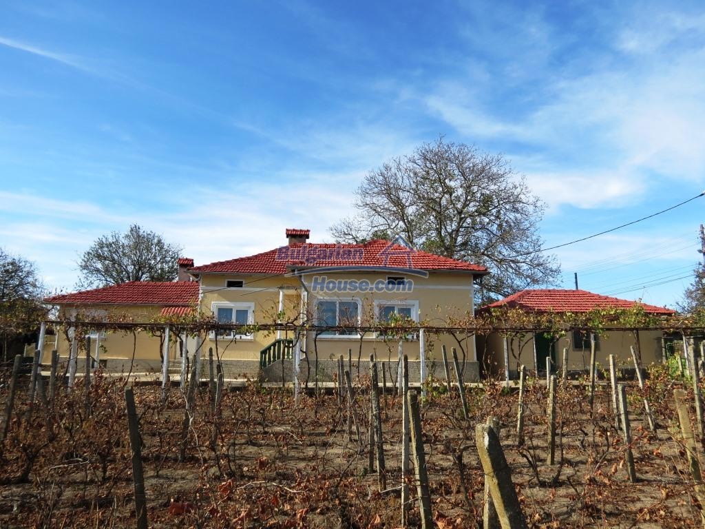 14435:1 -  Big House with a new roof 7 km from General Toshevo