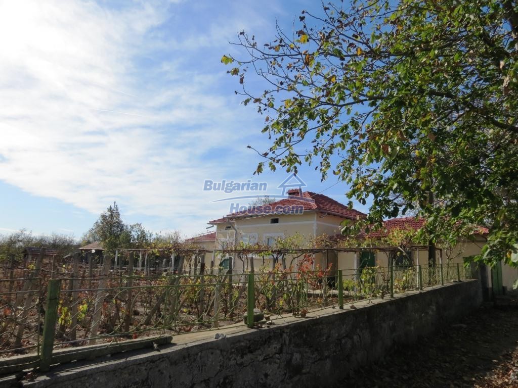 14435:14 -  Big House with a new roof 7 km from General Toshevo
