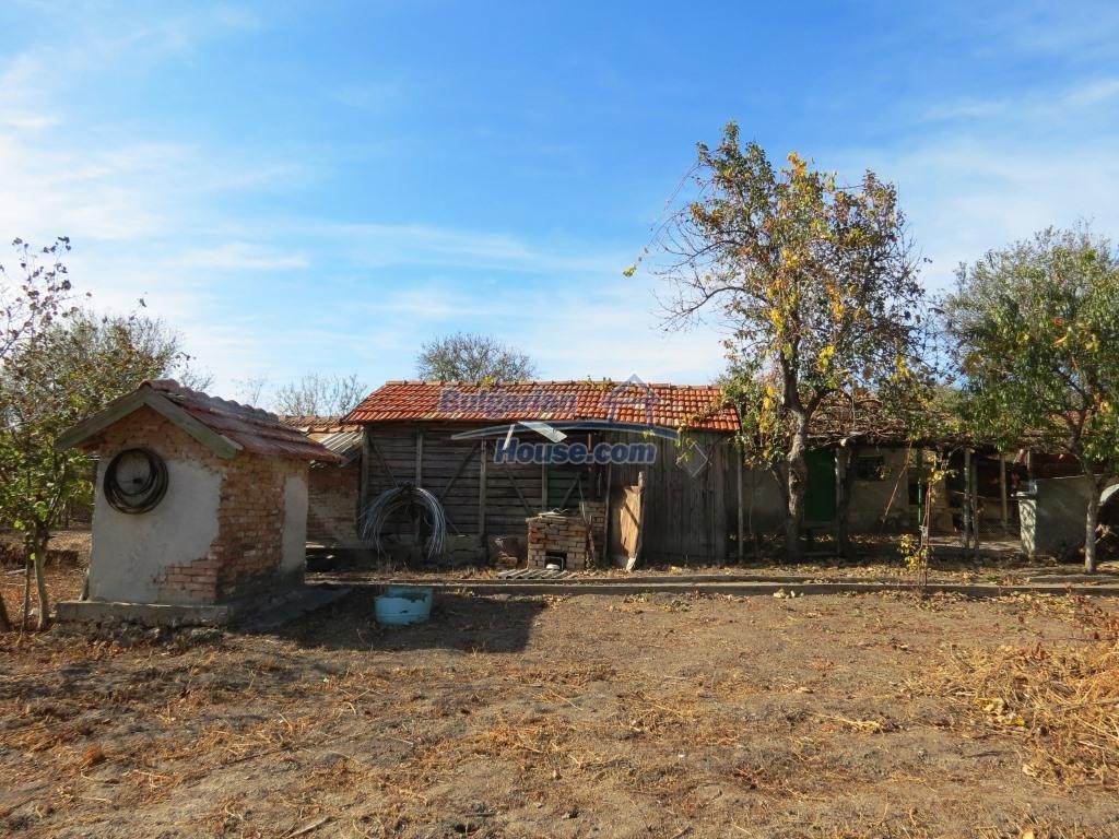 14435:25 -  Big House with a new roof 7 km from General Toshevo
