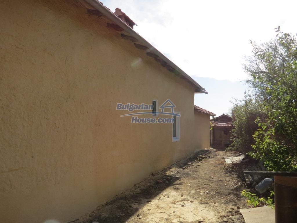 14435:34 -  Big House with a new roof 7 km from General Toshevo