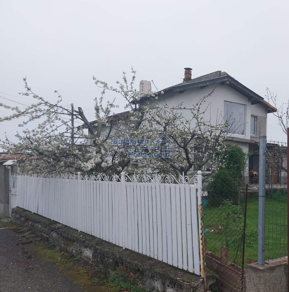 14504:22 - Three-storey house with a garage 38 km from the sea, Dobrich