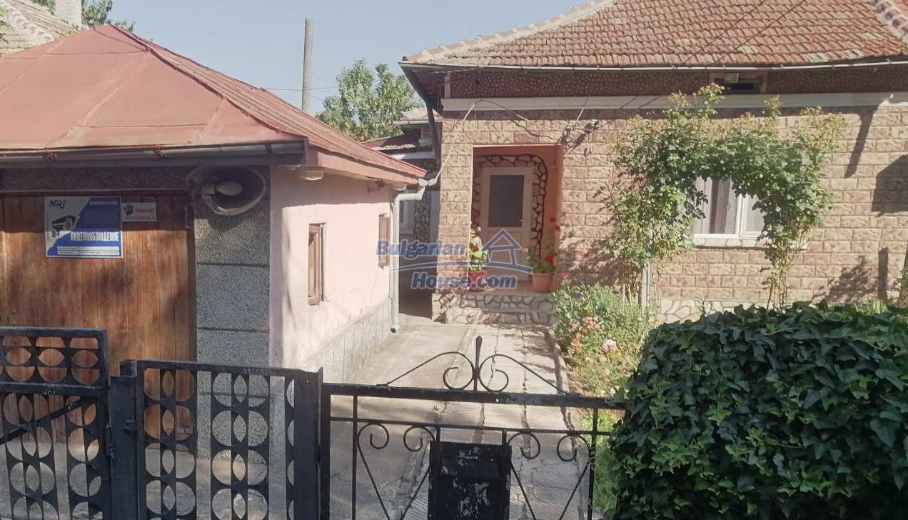 14519:1 - Two houses in one yard 33 km from Balchik, Dobrich