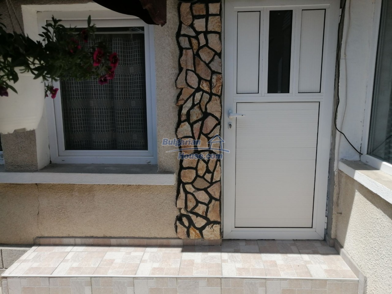 14519:24 - Two houses in one yard 33 km from Balchik, Dobrich