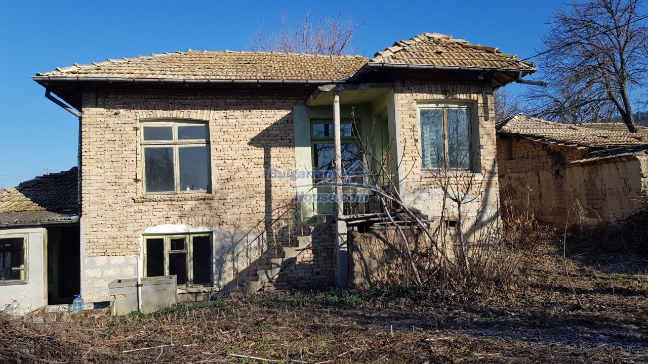 14718:35 - Cheap bulgarian house for sale in Sadina , Targovishte region 