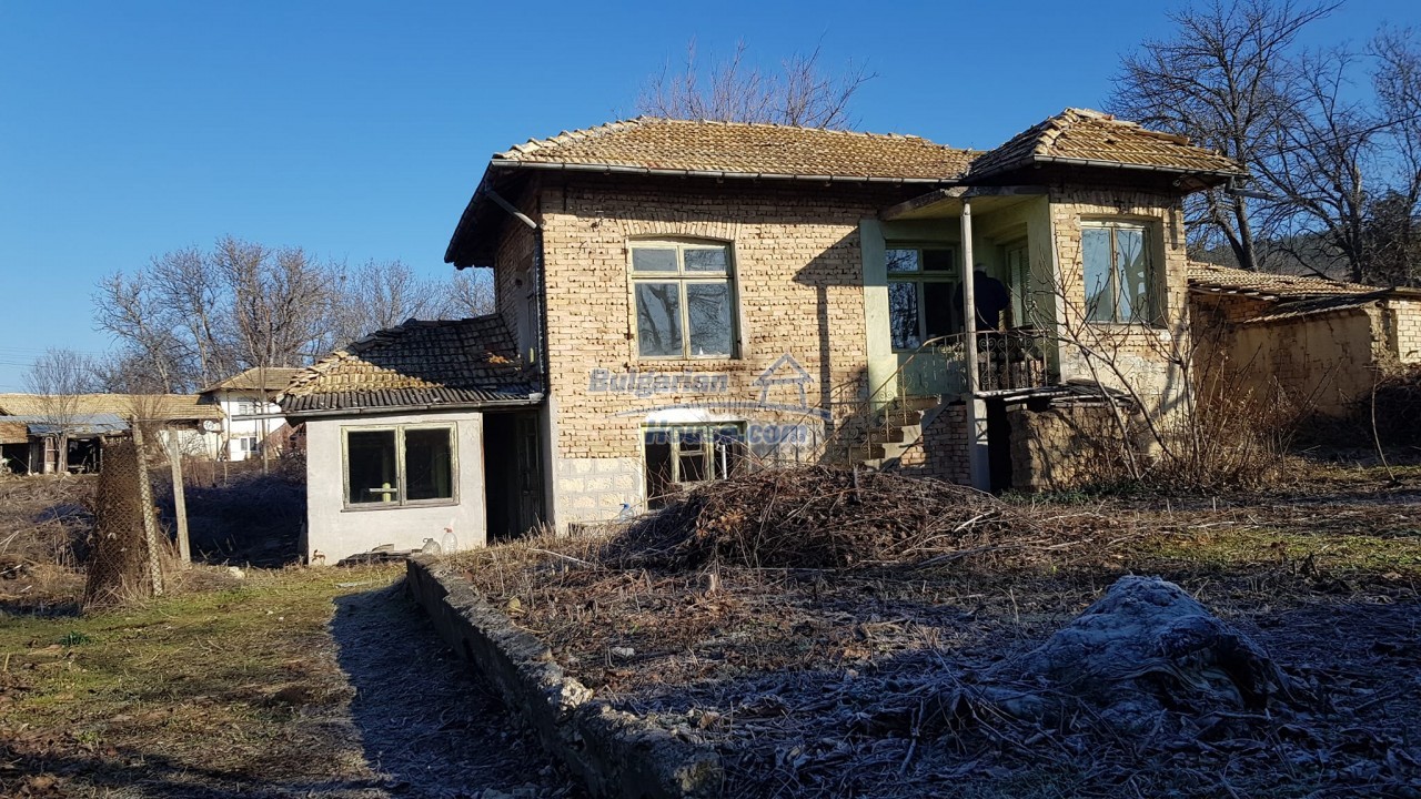 14718:38 - Cheap bulgarian house for sale in Sadina , Targovishte region 