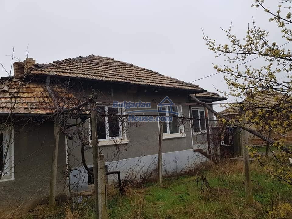 14727:8 - House in reasonable condition in the village of Zvezda, Popovo
