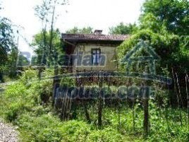 Houses / Villas for sale near Troyan - 569