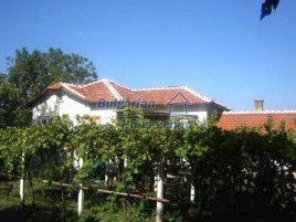 Houses / Villas for sale near Nova Zagora - 8829