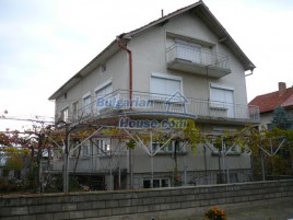 Houses / Villas for sale near Kazanlak - 10345