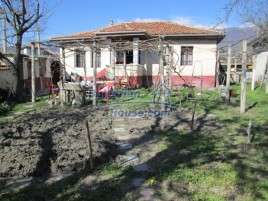 Houses / Villas for sale near Karlovo - 10973
