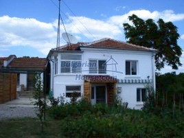 Houses / Villas for sale near Elhovo - 11306