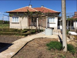 Houses / Villas for sale near Nova Zagora - 11091