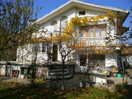 Houses / Villas for sale near Kazanlak - 11145