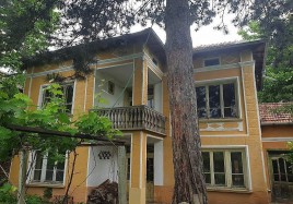 Houses / Villas for sale near Veliko Tarnovo - 13002