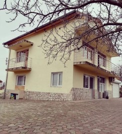 Houses / Villas for sale near Dolni Chiflik - 13371