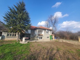 Houses / Villas for sale near Provadia - 13483