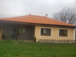 Houses / Villas for sale near Provadia - 13524