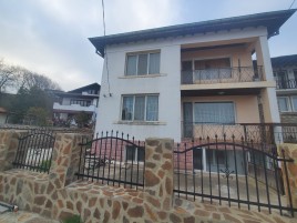 Houses / Villas for sale near Dobrich - 13532