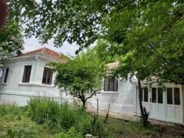 Houses / Villas for sale near Provadia - 13567