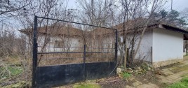 Houses / Villas for sale near Dobrich - 13679