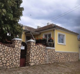 Houses / Villas for sale near Valchi Dol - 14010